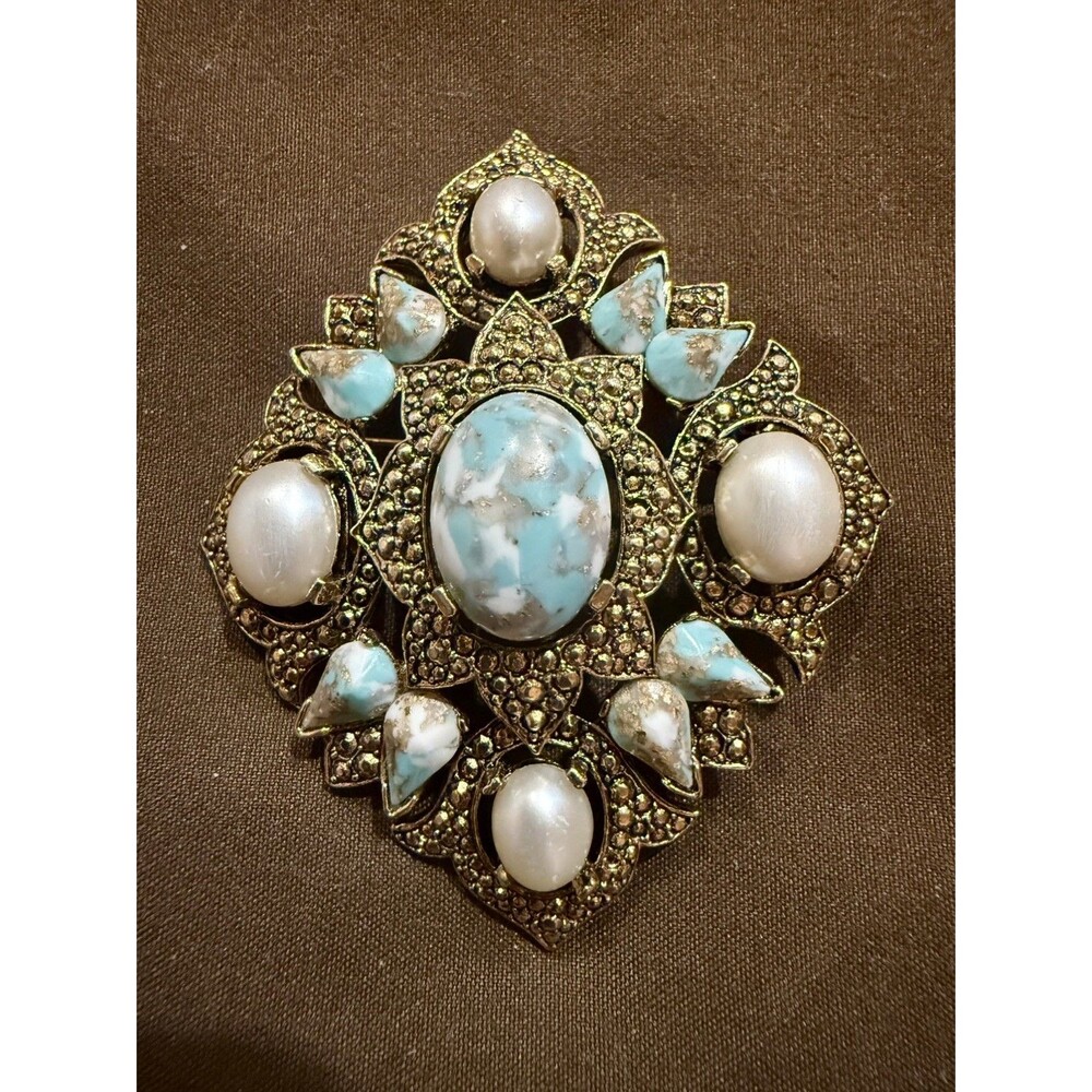 Sarah Coventry Brooch Pin Remembrance Gold Tone Acrylic Signed Vintage 1964